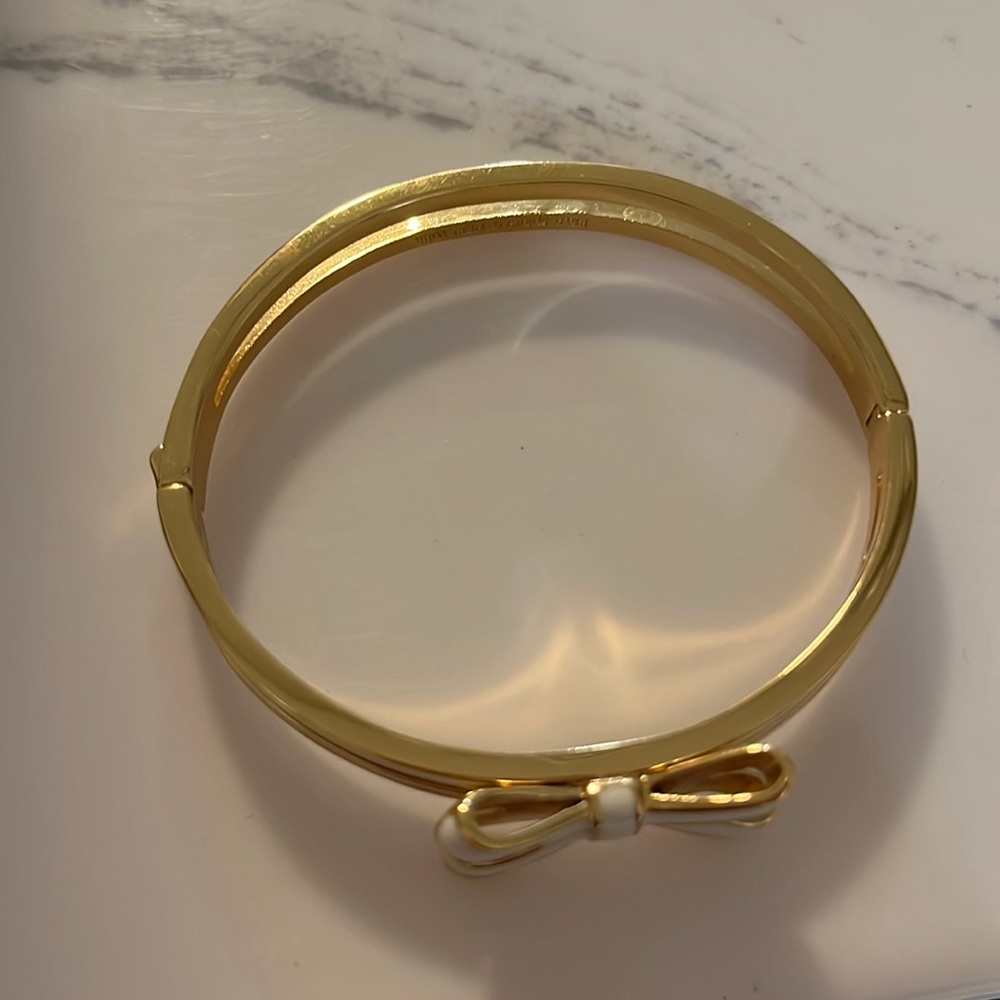 Gold and white bracelet with bow detail